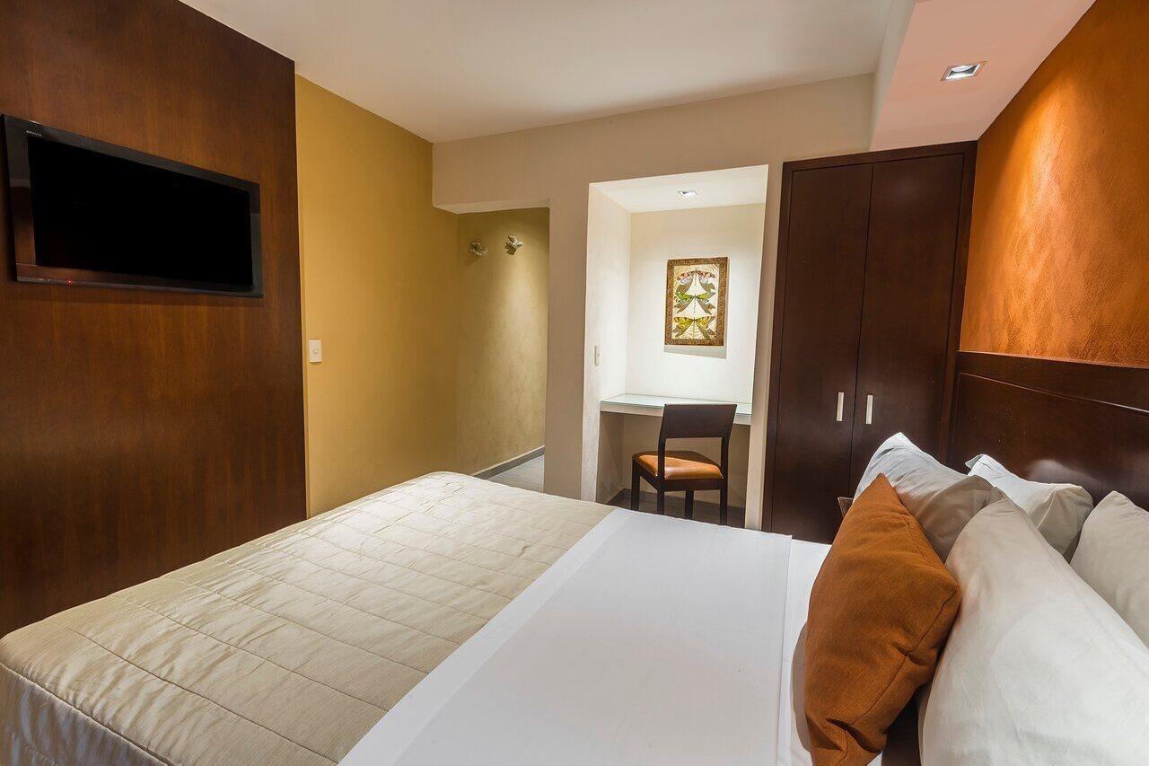 Puerta Del Sol Guadalajara Hotel