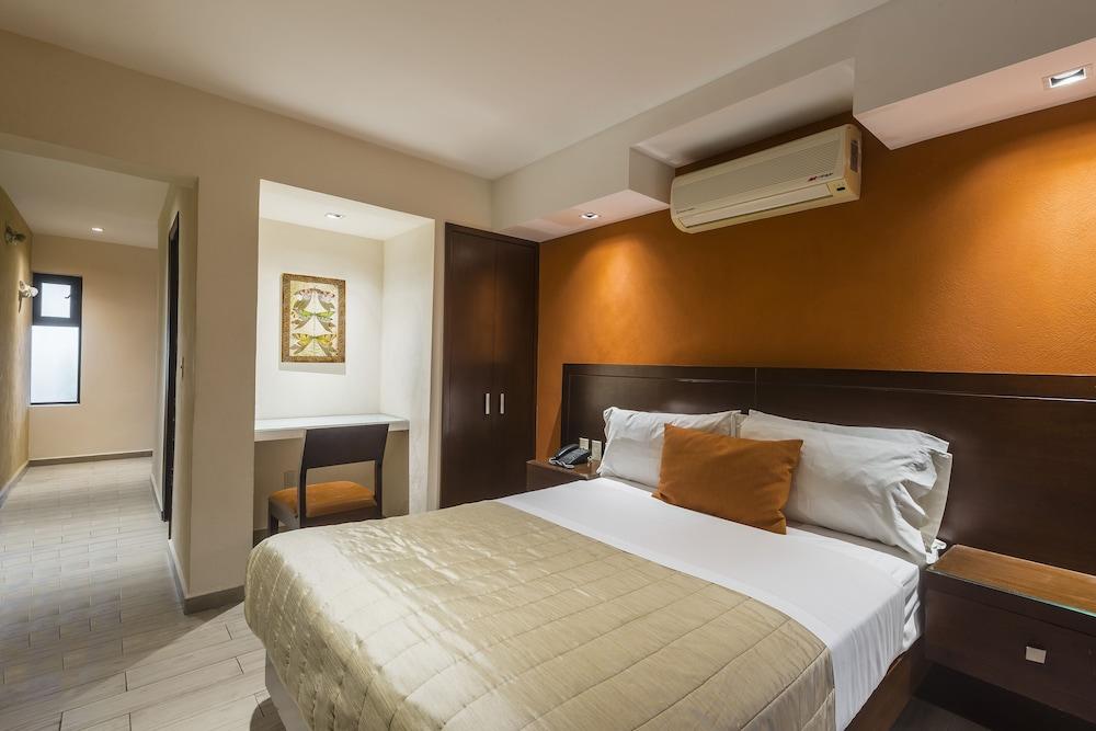 Puerta Del Sol Guadalajara Hotel