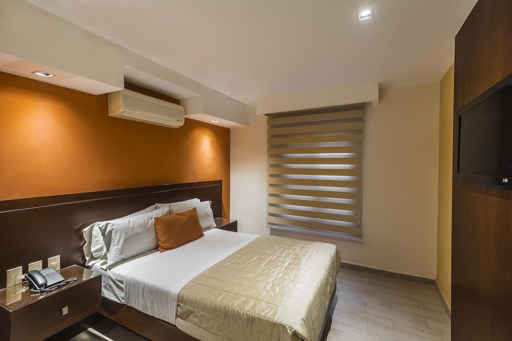 Puerta Del Sol Guadalajara Hotel 4*